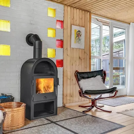2 Bedroom Beautiful In Prázdninový dům *