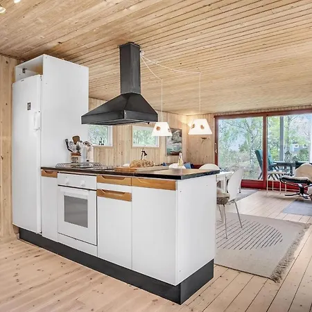 2 Bedroom Beautiful In Glesborg